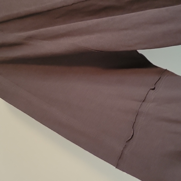 NWT Easel exposed hem top, gray, size medium - Picture 3 of 5